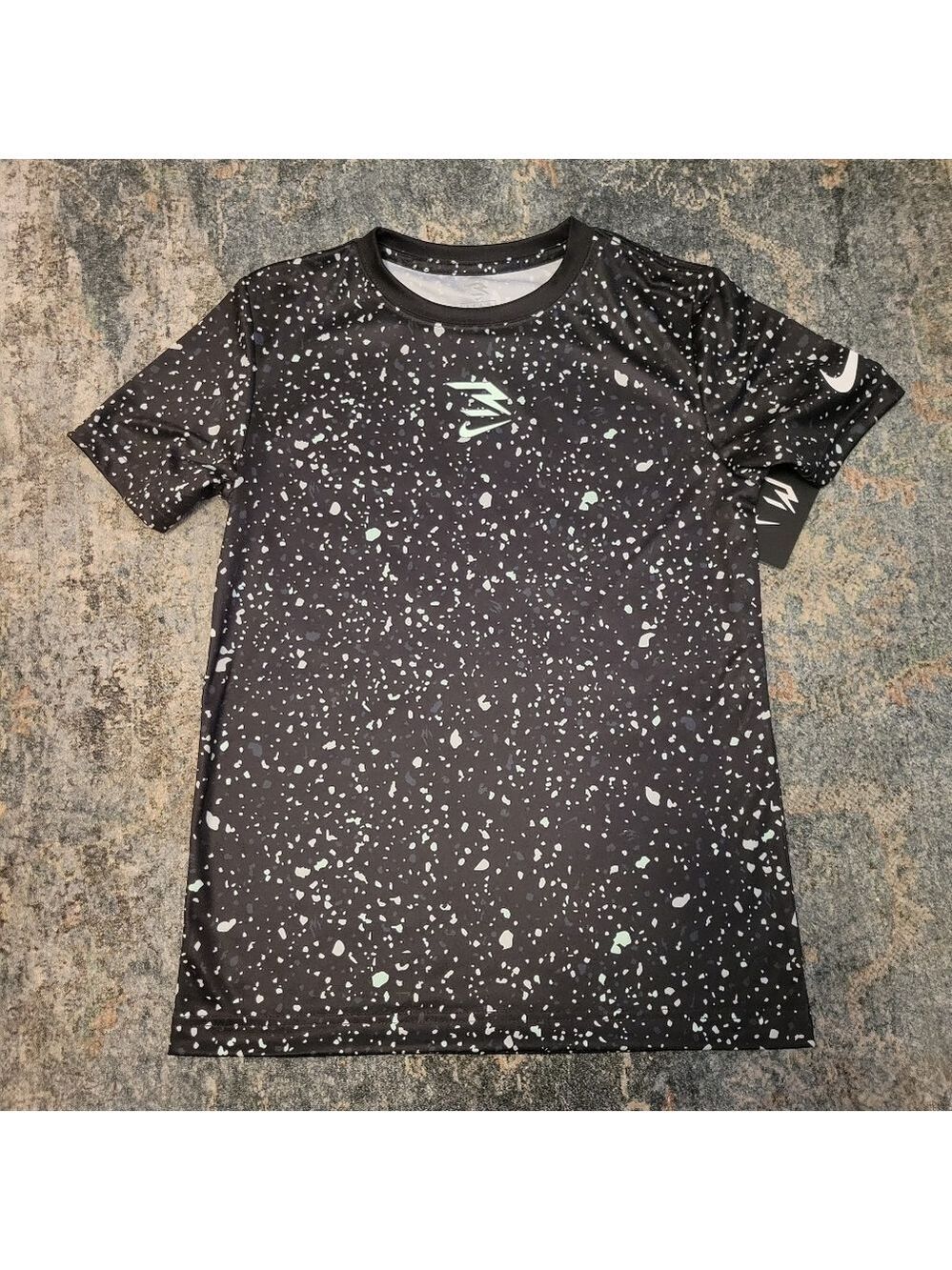 NWT Nike Black and White Speckled Kids Tee Size M